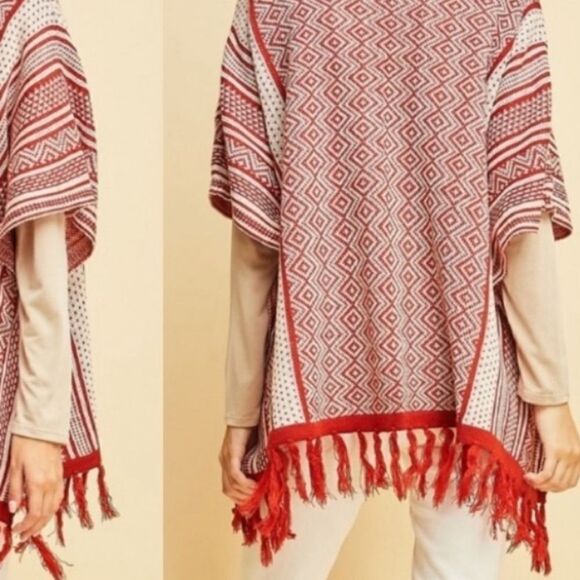 Geometric Pattern Fringe Poncho - Picture 12 of 16